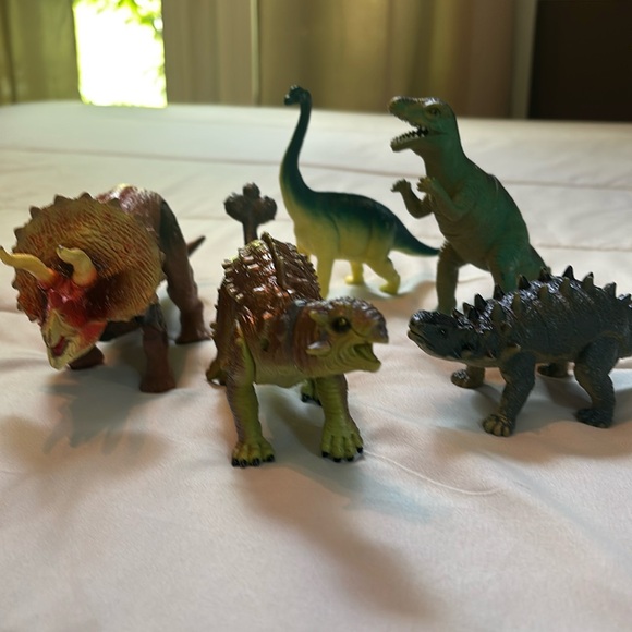 Mattel Dinosaur Action Figure Set T-Rex triceratops Euoplocephalus - Picture 1 of 9